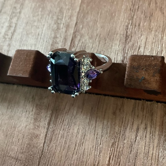 Beautiful Amethyst Ring size 8, Brand New - Picture 1 of 3